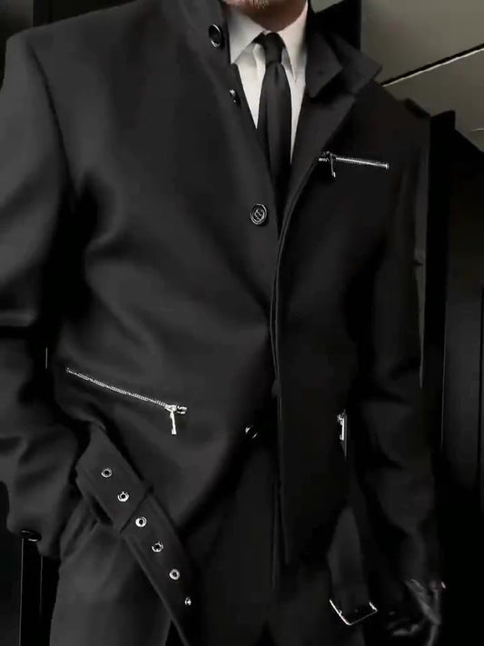 Черная байкерская куртка с длинными рукавами