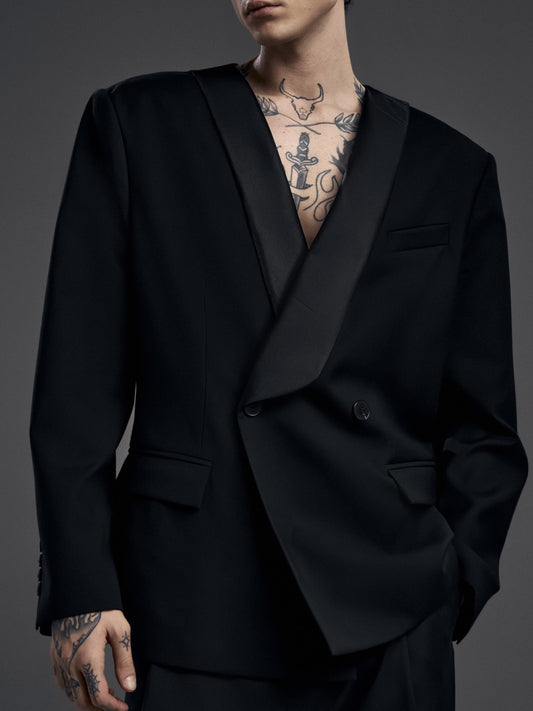 Черный асимметричный блейзер с широкими лацканами