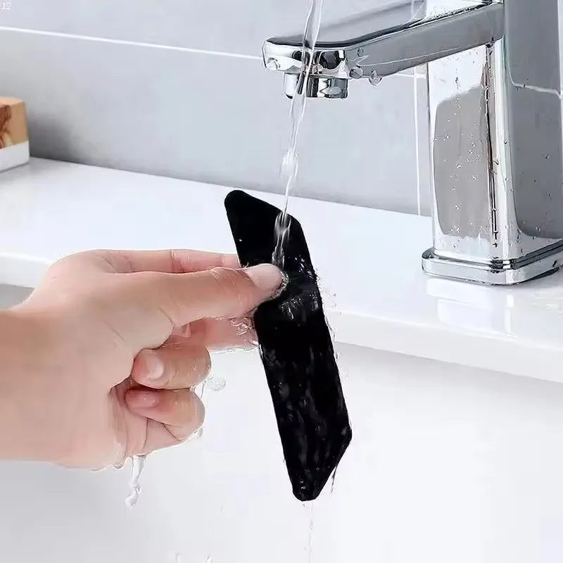 Wholesale Triangle Washable Reusable Rug Gripper Anti-skid Rubber Mat Non Slip Patch Tape for Tile Floors Carpets Corners Pad