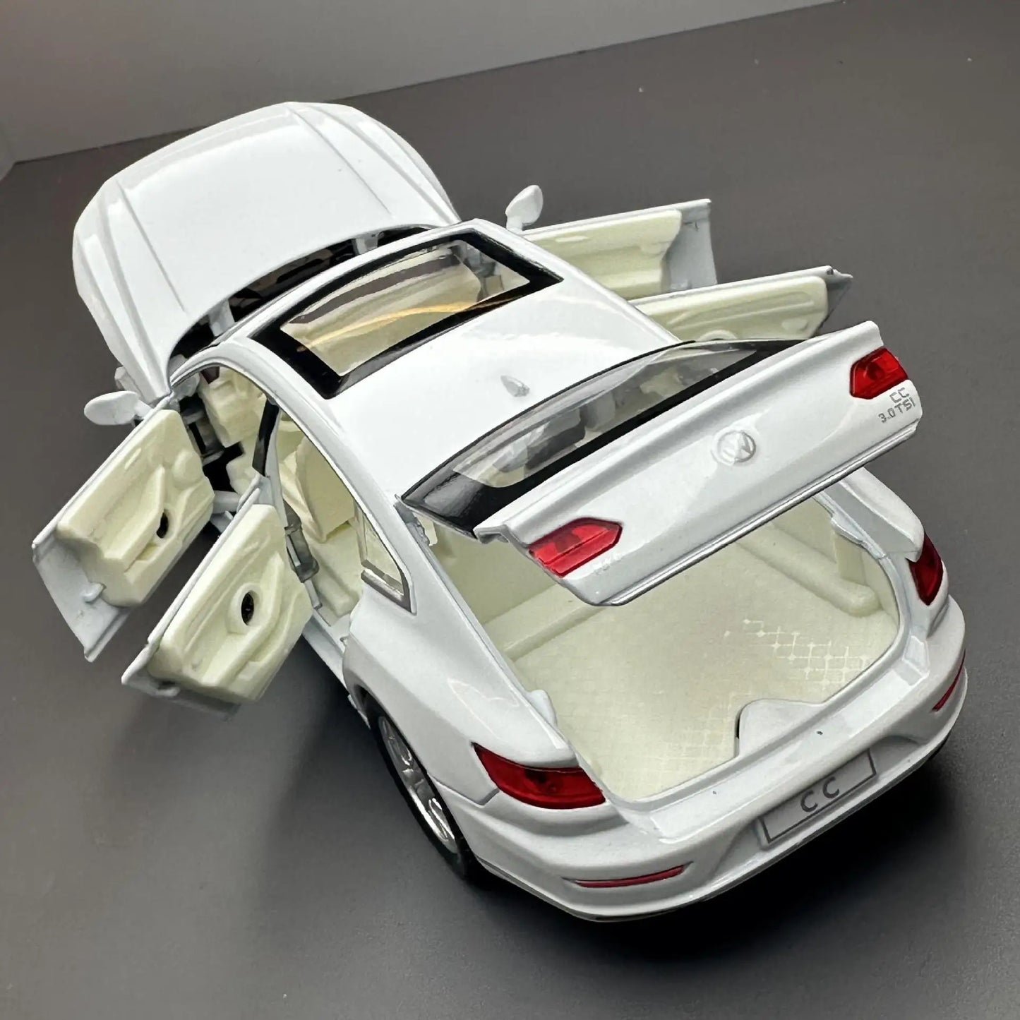 1:32 Volkswagen CC Alloy Toy Car Metal Die-casting Model Sound And Light Pull Back Toy Car Kids Gift Toys For Boys