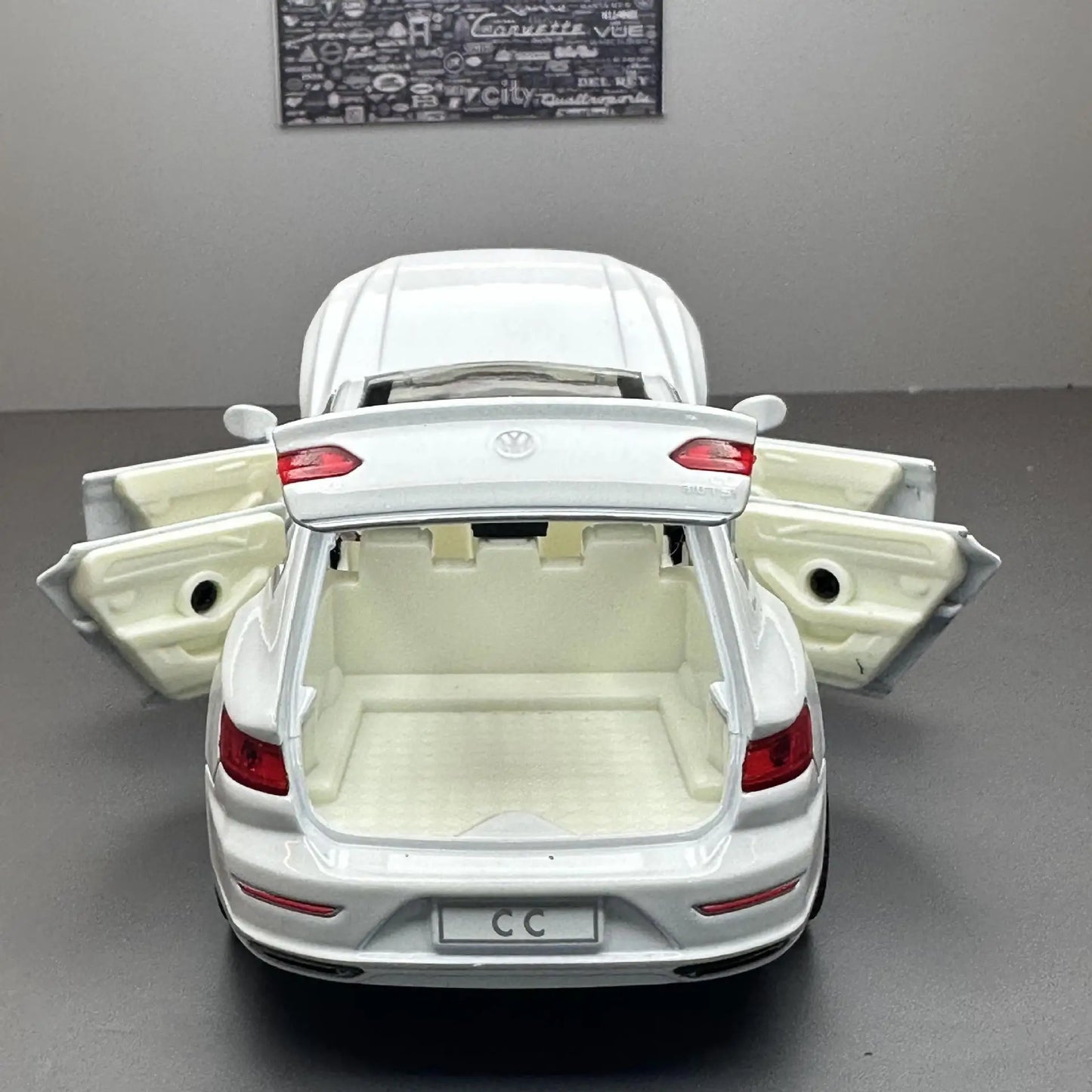 1:32 Volkswagen CC Alloy Toy Car Metal Die-casting Model Sound And Light Pull Back Toy Car Kids Gift Toys For Boys