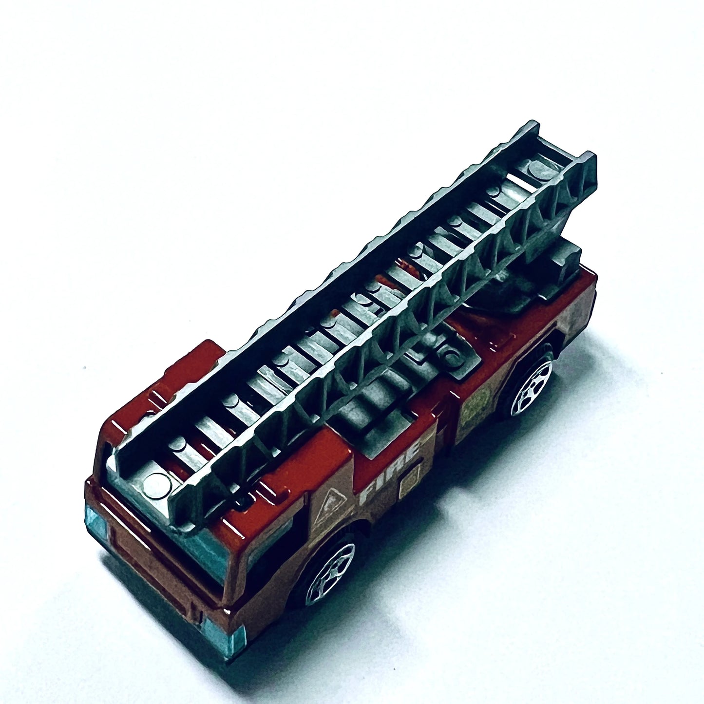 Children's alloy toy cars, sliding sports cars, racing cars, simulated car models, gifts and ornaments for kids.