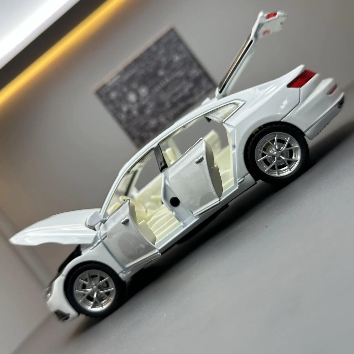 1:32 Volkswagen CC Alloy Toy Car Metal Die-casting Model Sound And Light Pull Back Toy Car Kids Gift Toys For Boys